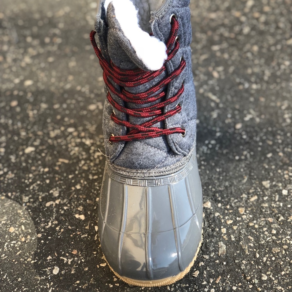 QUILTTED LADIES DUCK BOOT IN GRAY - Picture 5 of 6